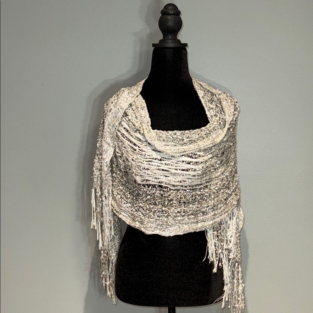 Chic Textured Women's Scarf in White and Gray